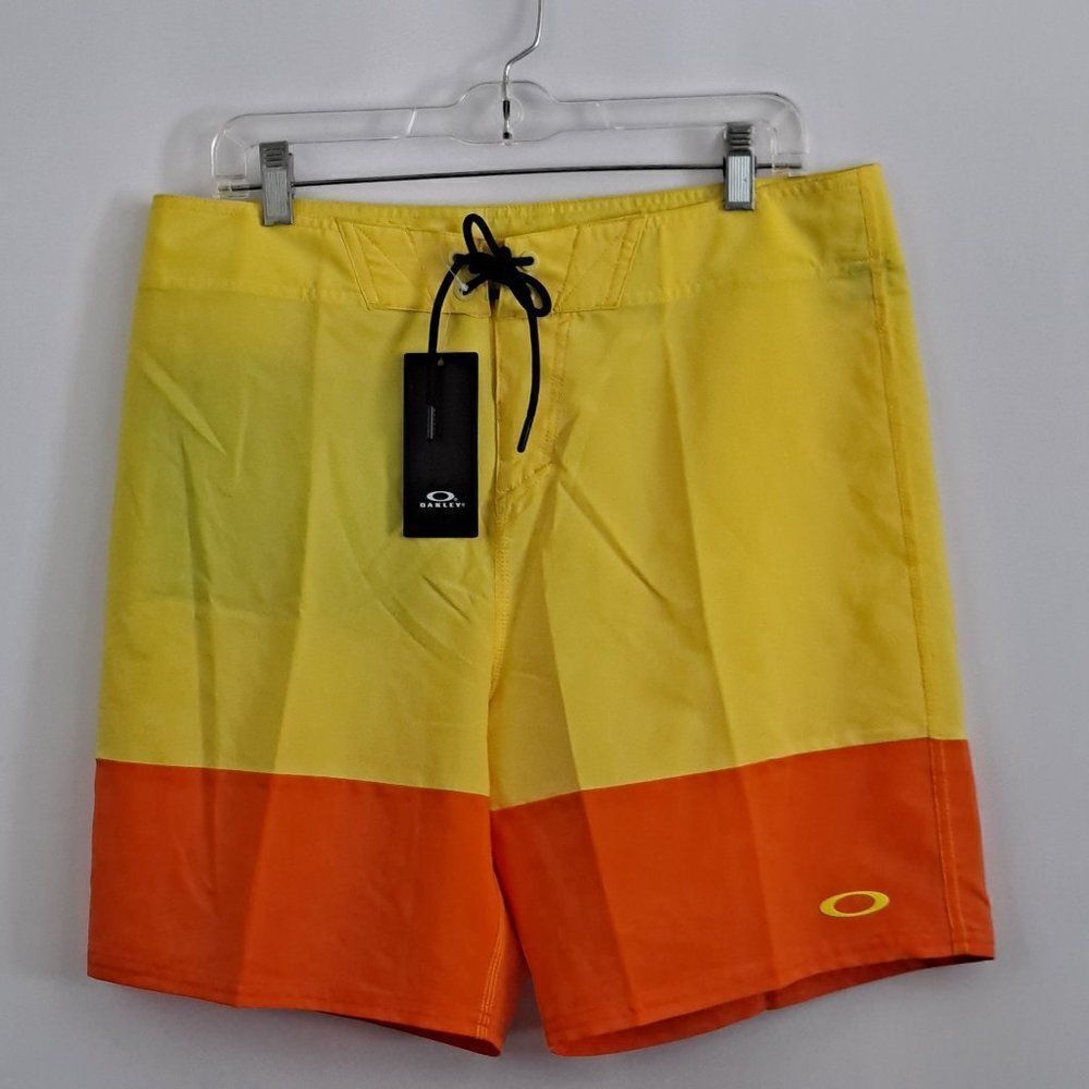 Oakley Mens Board Shorts NWT‎